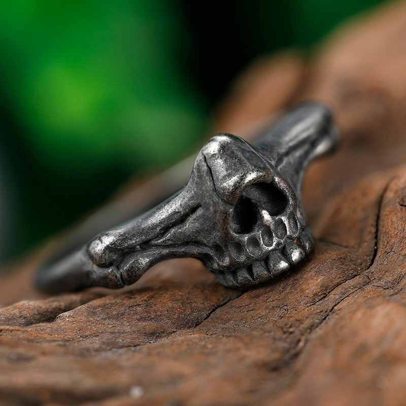 Rebel's Delight Gothic Skull Ring